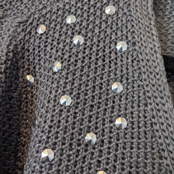Gray open weave v-neck sweater with silver beaded embellishments- size medium - Picture 3 of 7
